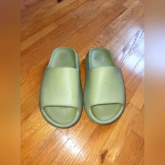 Slides - Picture 1 of 2